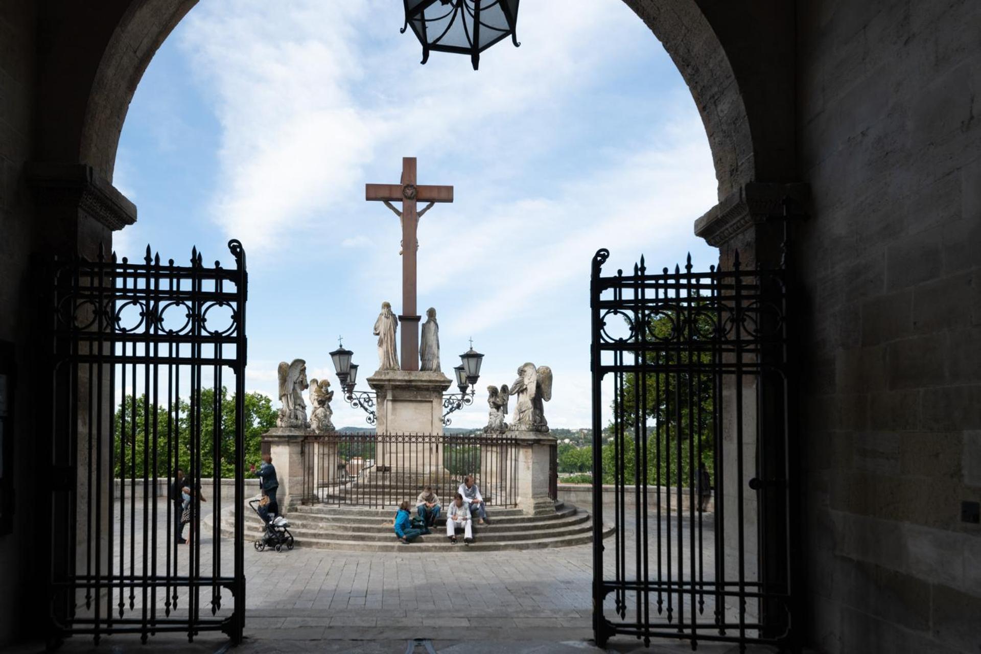Bien D'Exception En Face Du Palais Des Papes Daire Avinyon Dış mekan fotoğraf